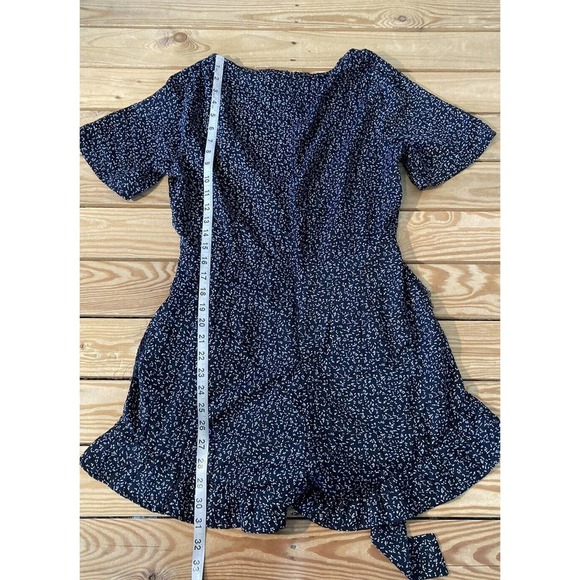NWT L Love Patterned Ruffle Trim Romper Size Medium Women’s Black Tie Waist - Picture 6 of 9